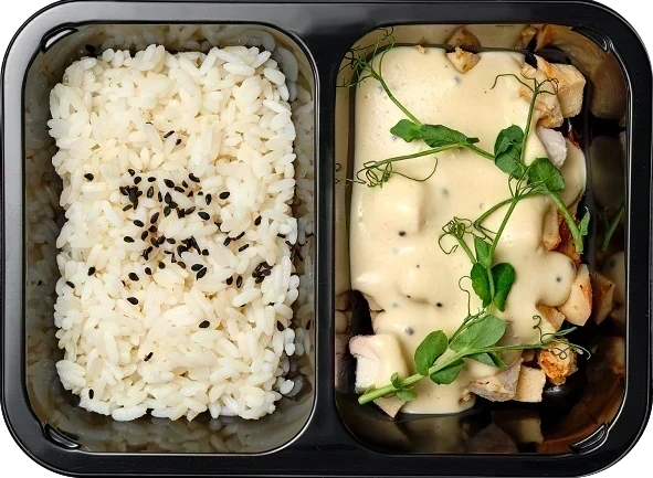 Отварной рис с черным кунжутом, Буженина из курицы с горчичным соусом