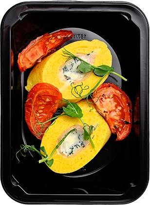 Яичный рулет с сыром и ветчиной