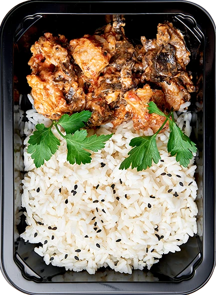 Куриное бедро в томатно-грибном соусе - Отварной рис с черным кунжутом