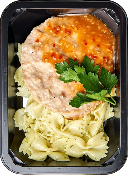 Куриная котлета с пикантным соусом и Паста Фарфалле с базиликом