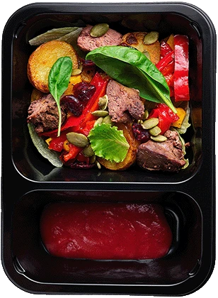 Салат с куриной печенью, тыквой и клюквенным соусом