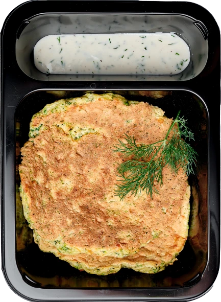 Оладьи из брокколи с сыром и сметанным соусом