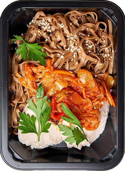 Куриное филе в соусе лечо и Соба с кунжутом
