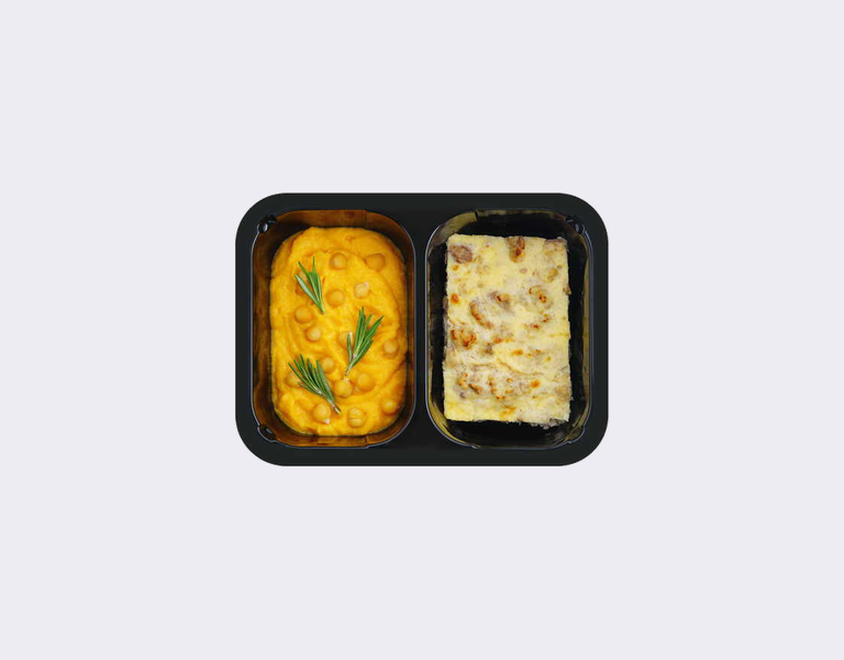 Рубленая говядина под йогуртовой заливкой. Пюре овощное с бобами