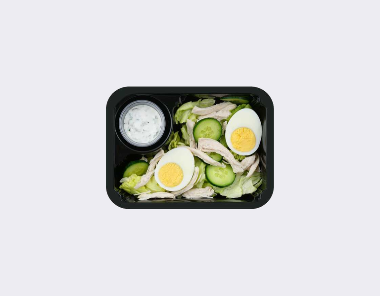Белковый салат с курицей и яйцом