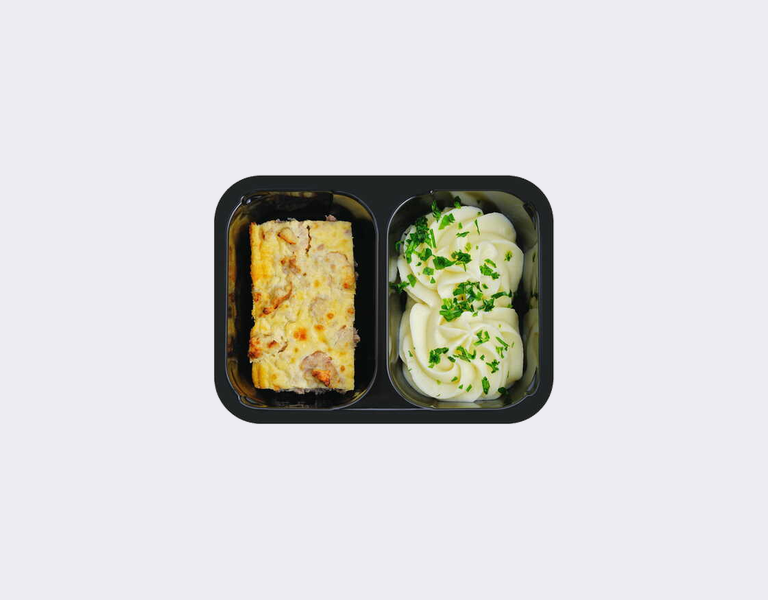 Рубленная говядина под йогуртовой заливкой. Картофельное пюре