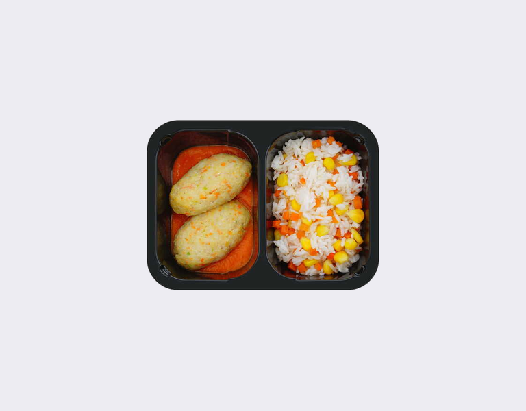 Котлеты приморские с овощным соусом. Рис с овощами
