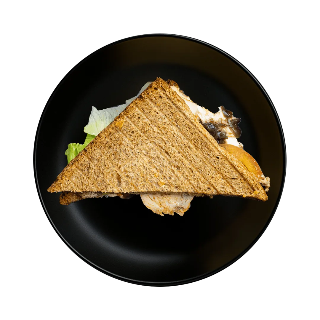 Сэндвич с курицей и хумусом